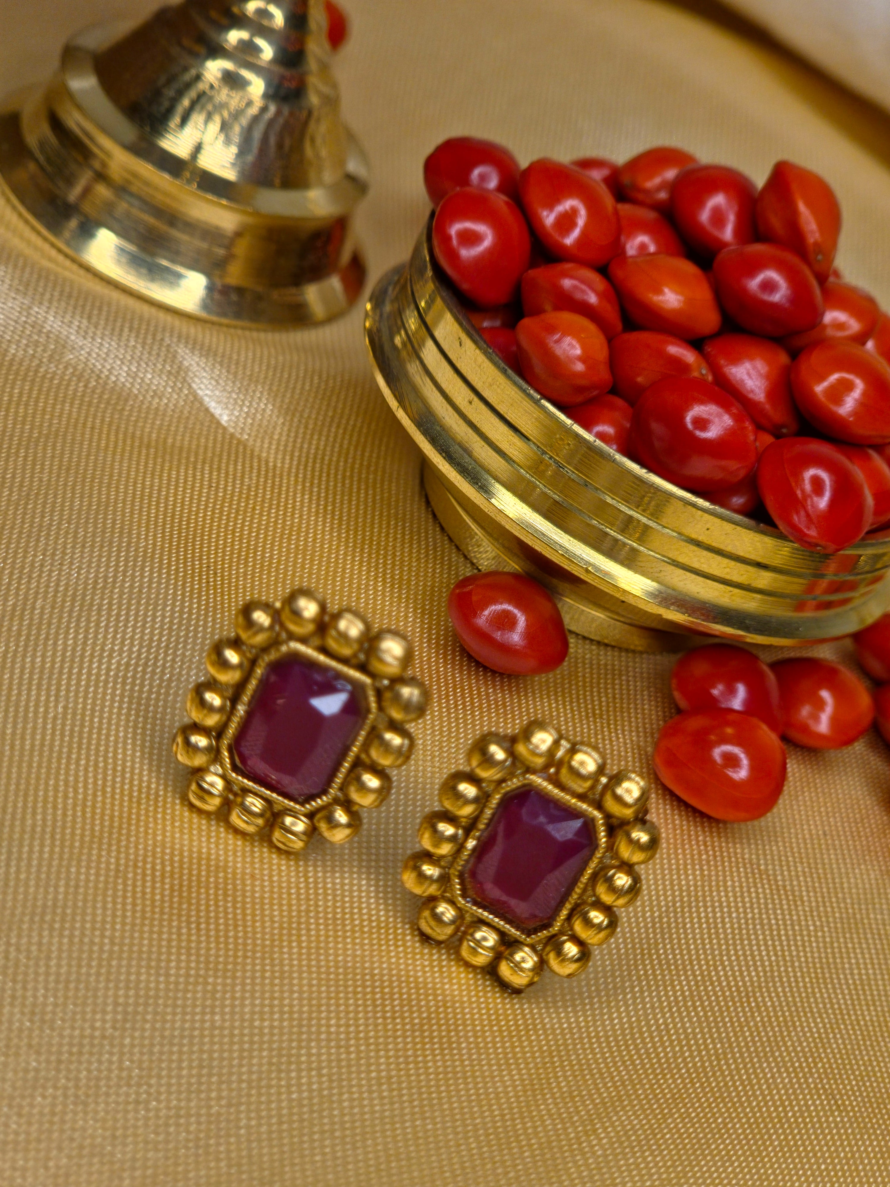 Classic Kasumala-Inspired Ball Necklace Set