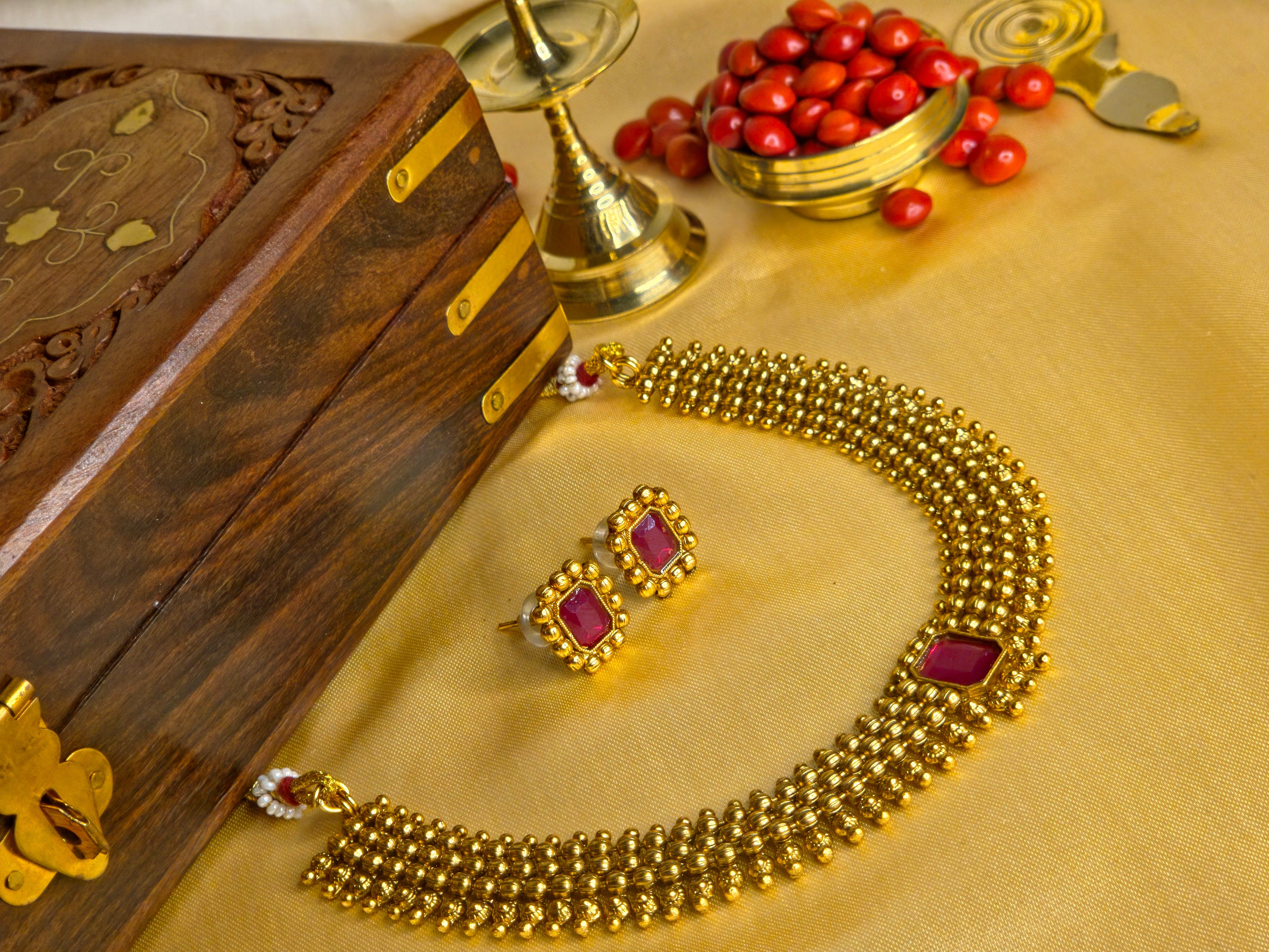 Classic Kasumala-Inspired Ball Necklace Set