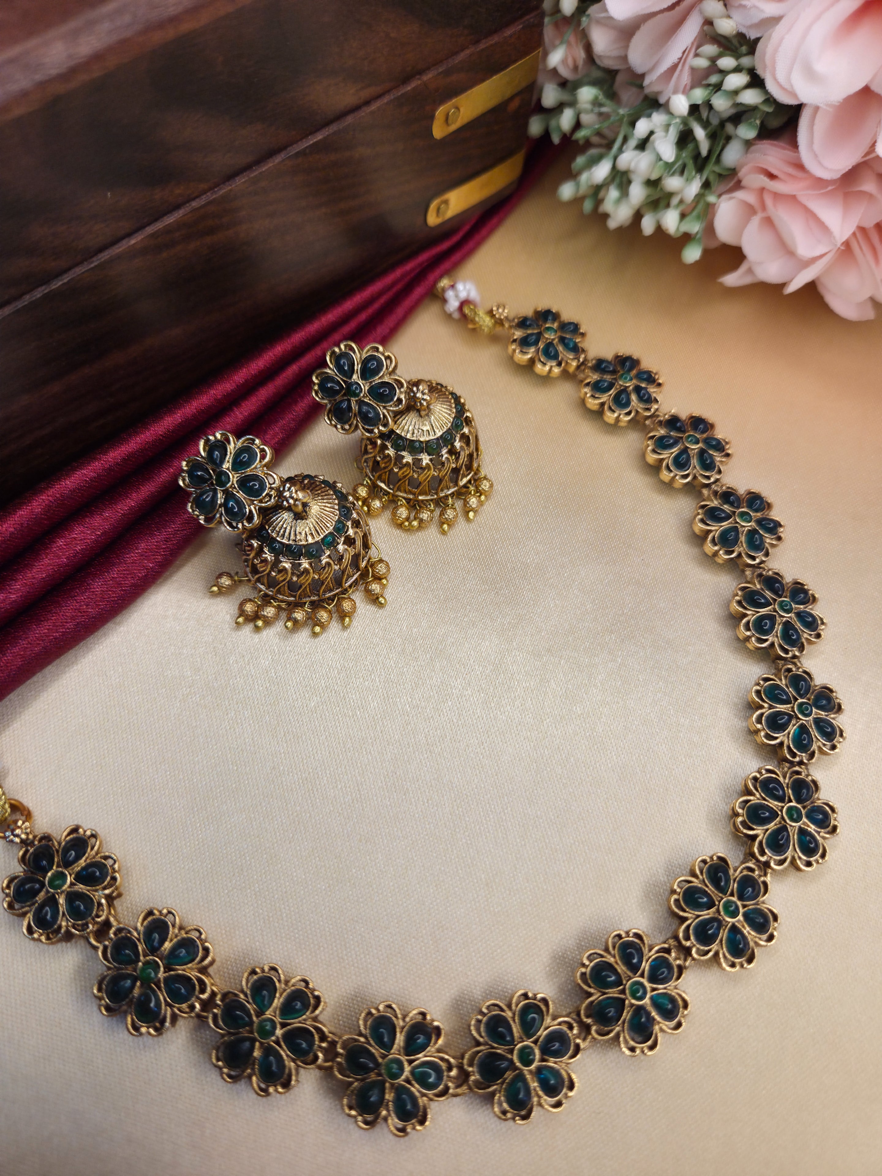 Floral Stone Necklace Set