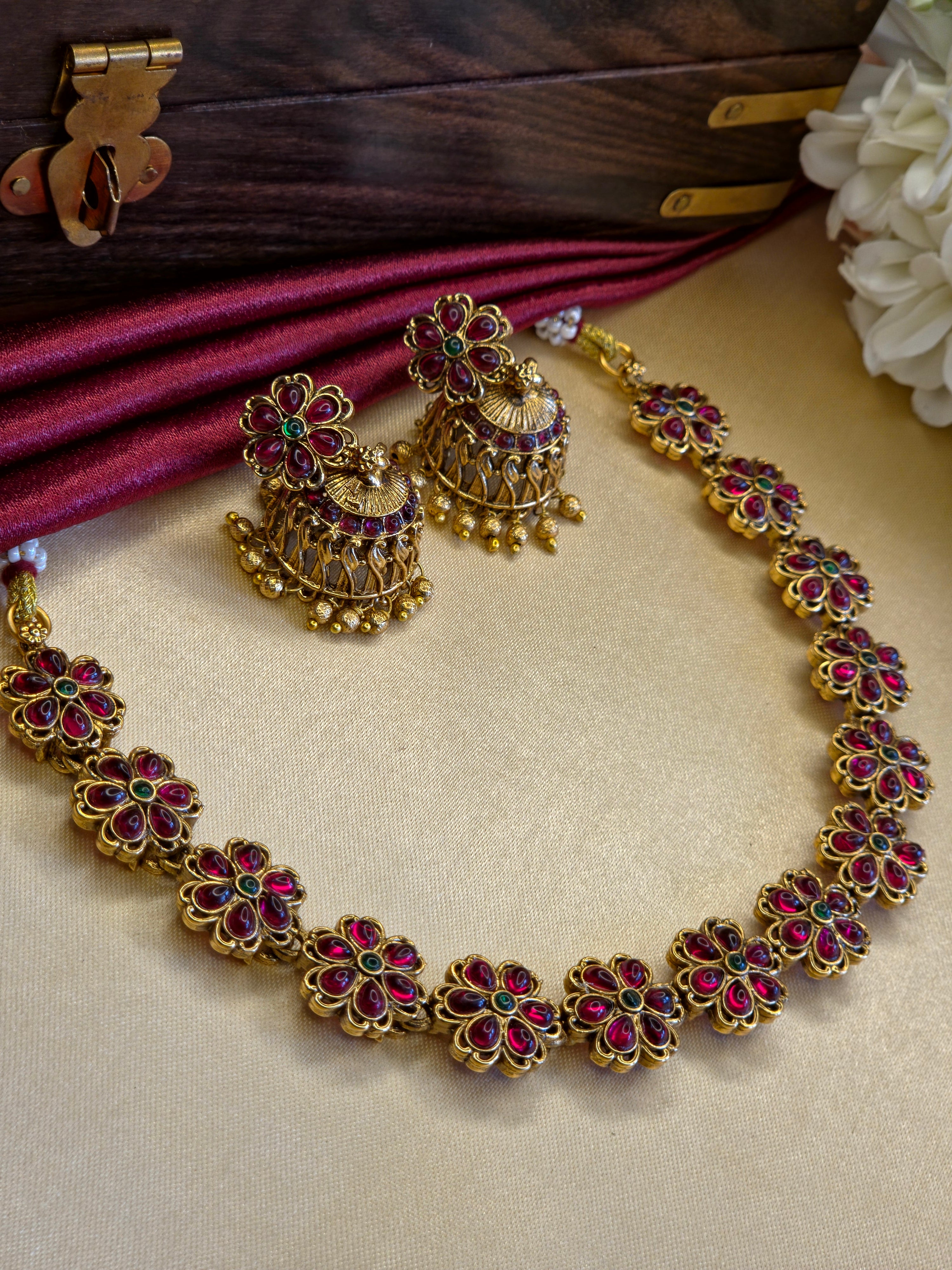 Floral Stone Necklace Set