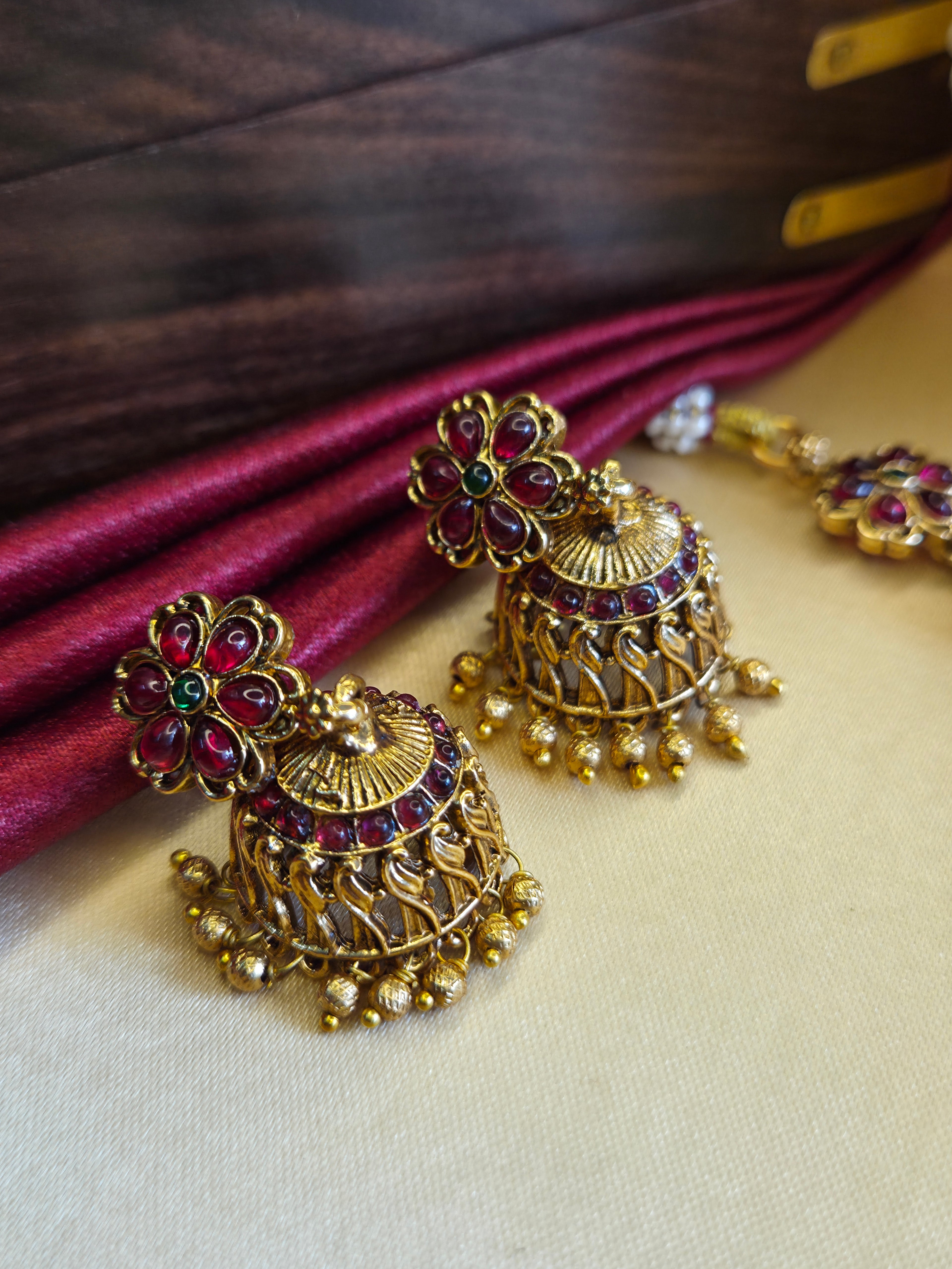 Floral Stone Necklace Set