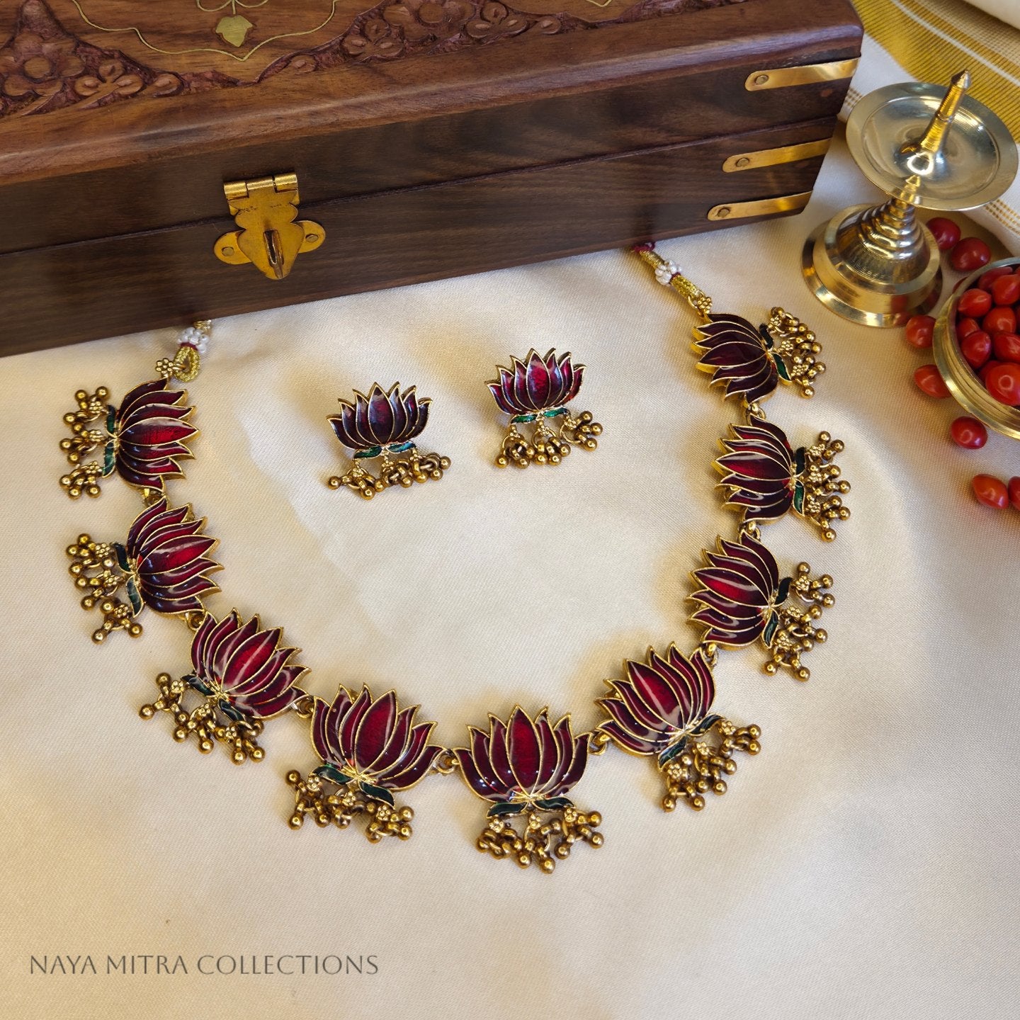Lotus Necklace Set