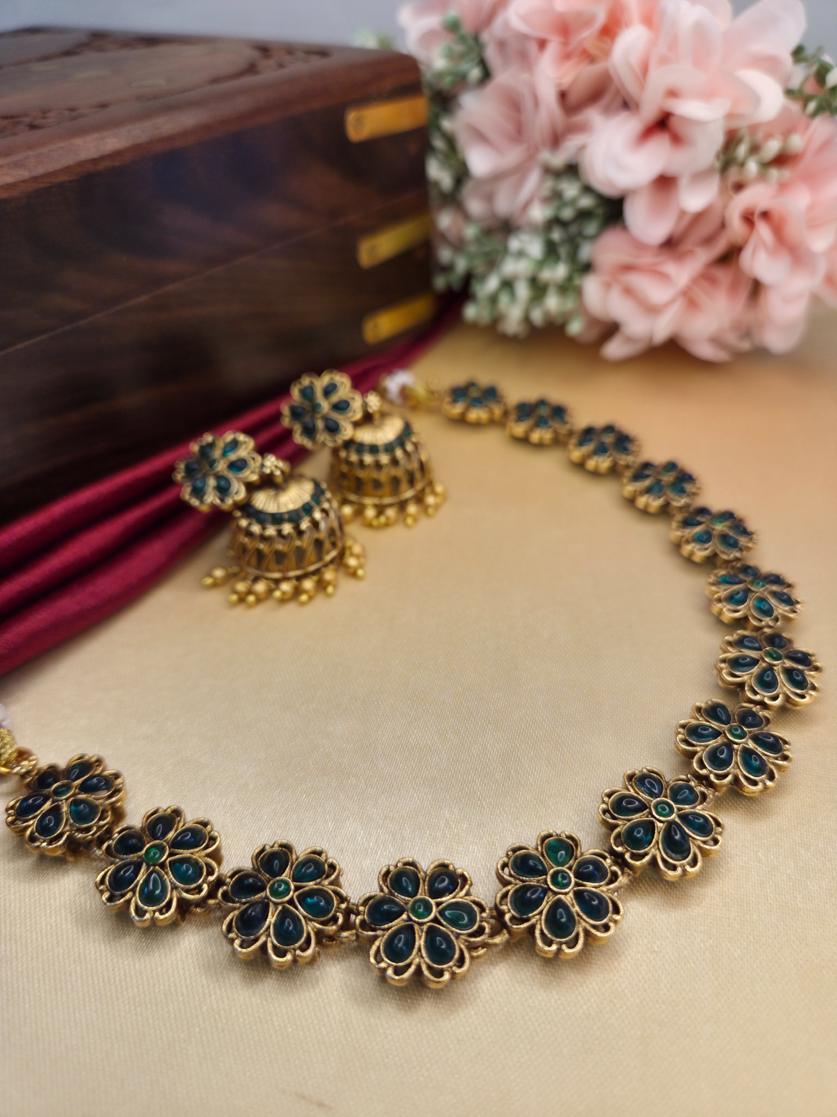 Floral Stone Necklace Set