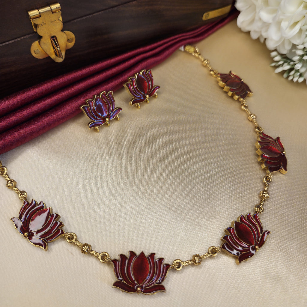 Lotus Motif Necklace Set